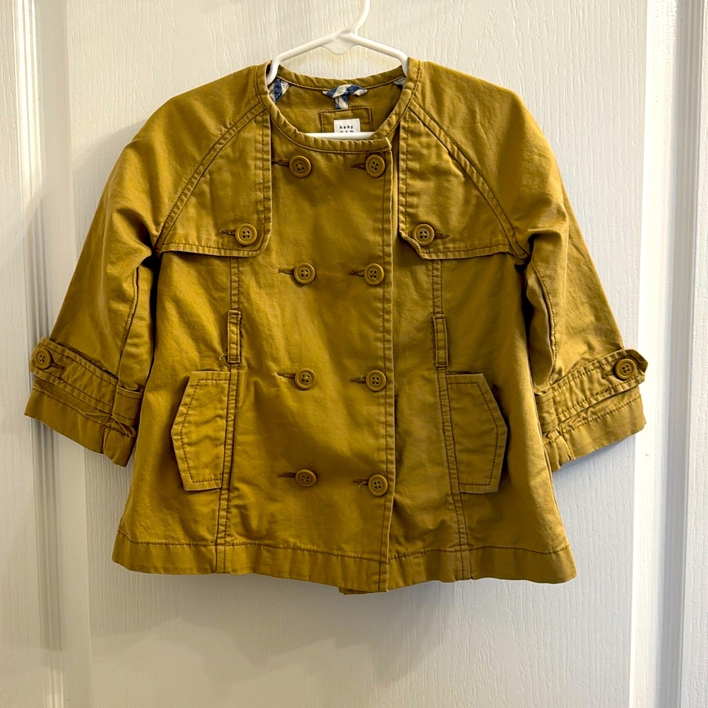Baby gap SZ 2 trench style jacket! Like new but it is missing the tie.